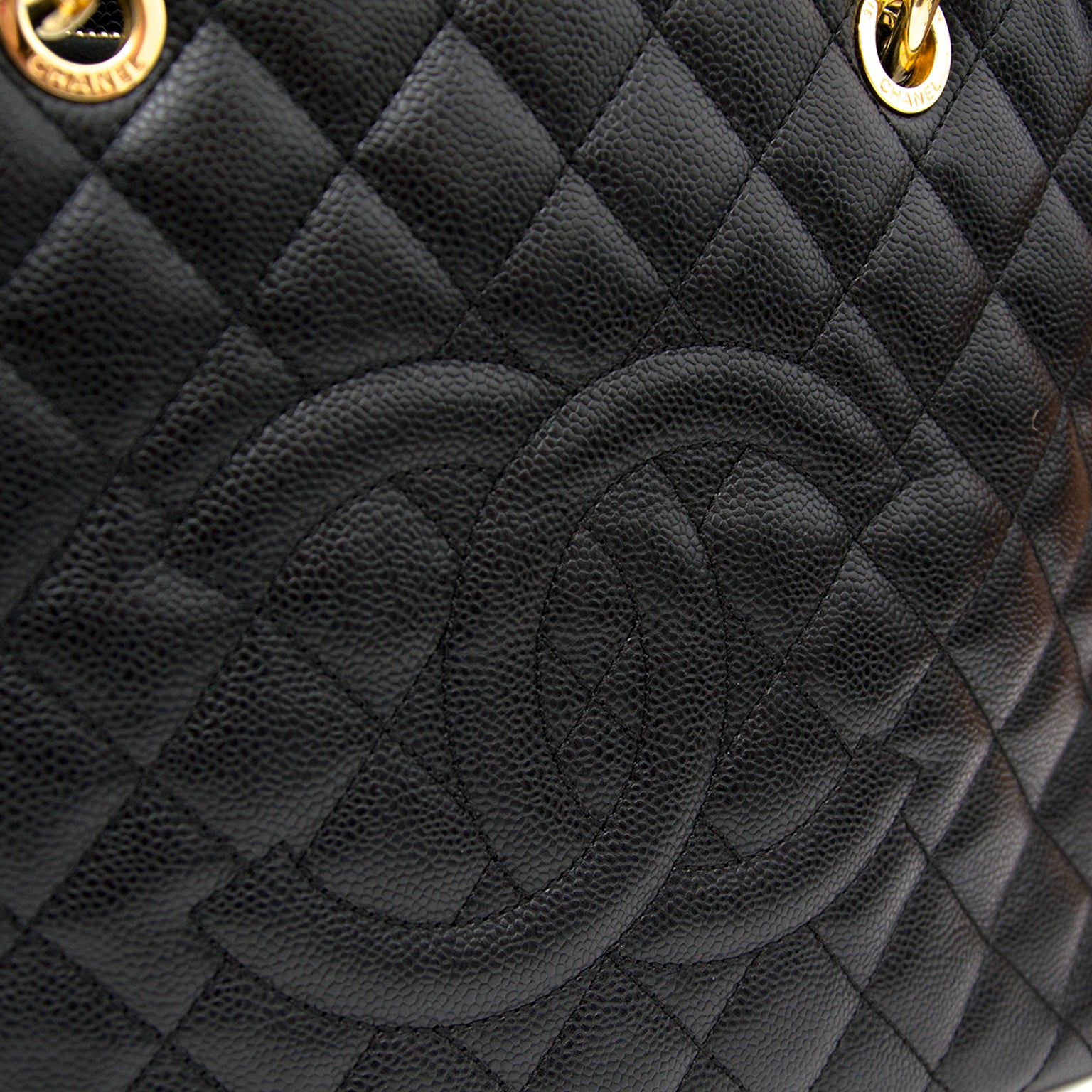 Koop uw gloednieuwe Chanel aan de beste prijs online.