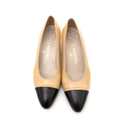 Chanel Classic Black and Beige Pumps kopen bij Labellov in Antwerpen