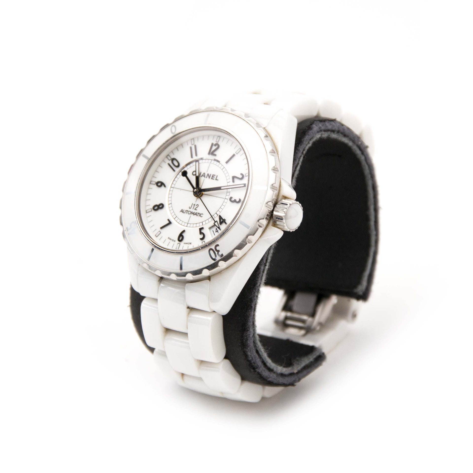 Buy and sell secondhand Chanel J12 white