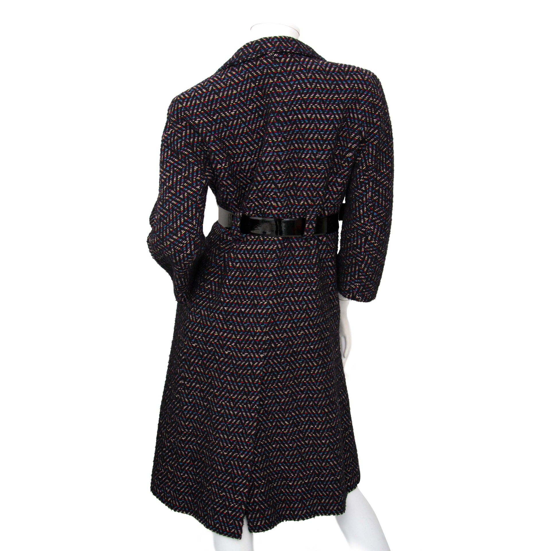 Are you looking for an authentic Chanel Tweed Coat ? Buy safe online at Labellov