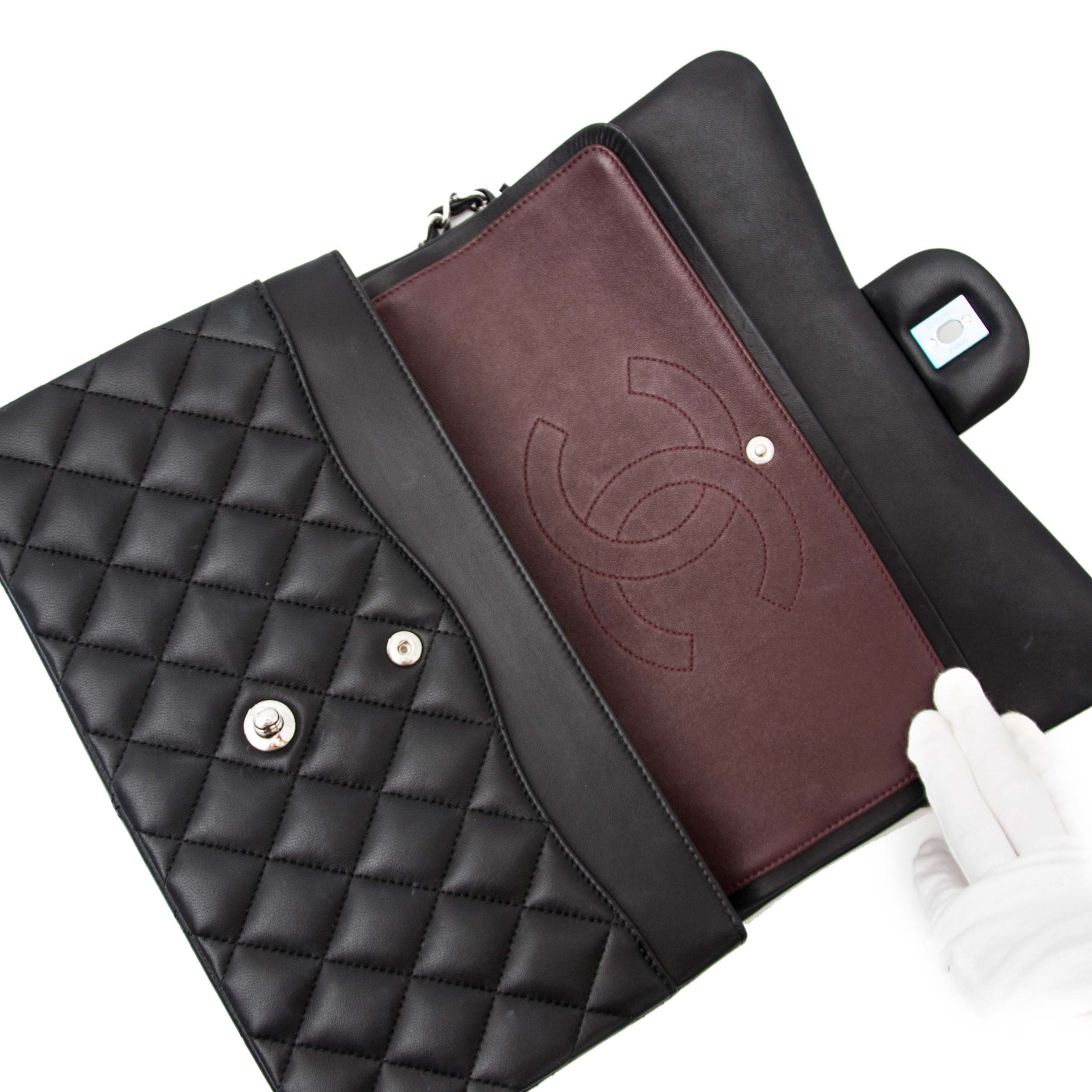 Achetez maintenant le Chanel Black Jumbo Classic Double Flap Bag en ligne www.labellov.com, seconde main.