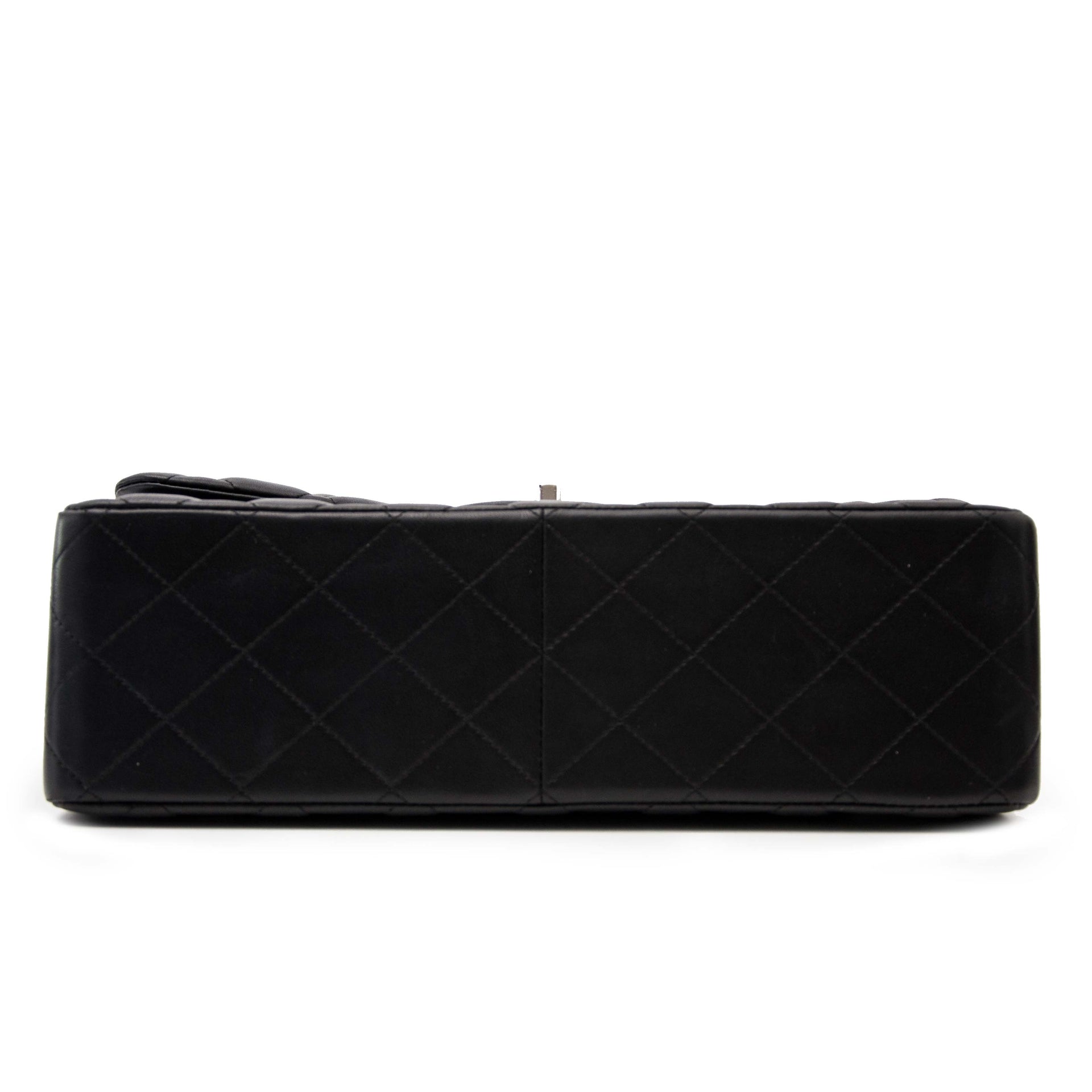 A vendre, le Chanel Noir Jumbo Classic Double Flap Sac, seconde main.
