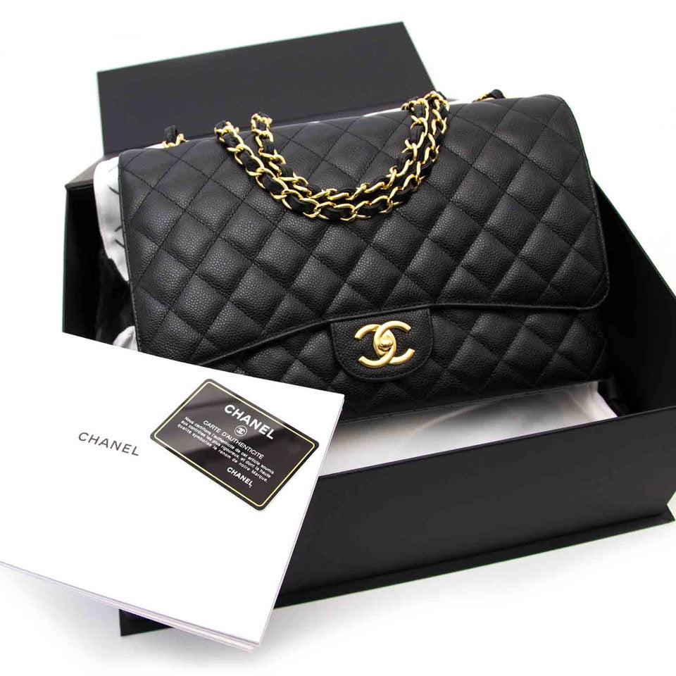 Bezoek de website www.labellov.com en ontdek het uitgebreid aanbod Chanel flap bags zoals de Chanel Black Maxi Caviar Classic Double Flap Bag, veilige betaling en wereldwijde verzending.