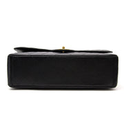 Koop nu de mooiste Chanel Black Maxi Caviar Classic Double Flap Bag op www.labellov.com en geniet van een voordelige prijs voor een luxe vintage designer handtas.