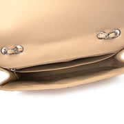 Achetez en ligne Chanel Beige Caviar Jumbo Flap Bag pour le meilleur prix chez Labellov à Anvers, Belgique