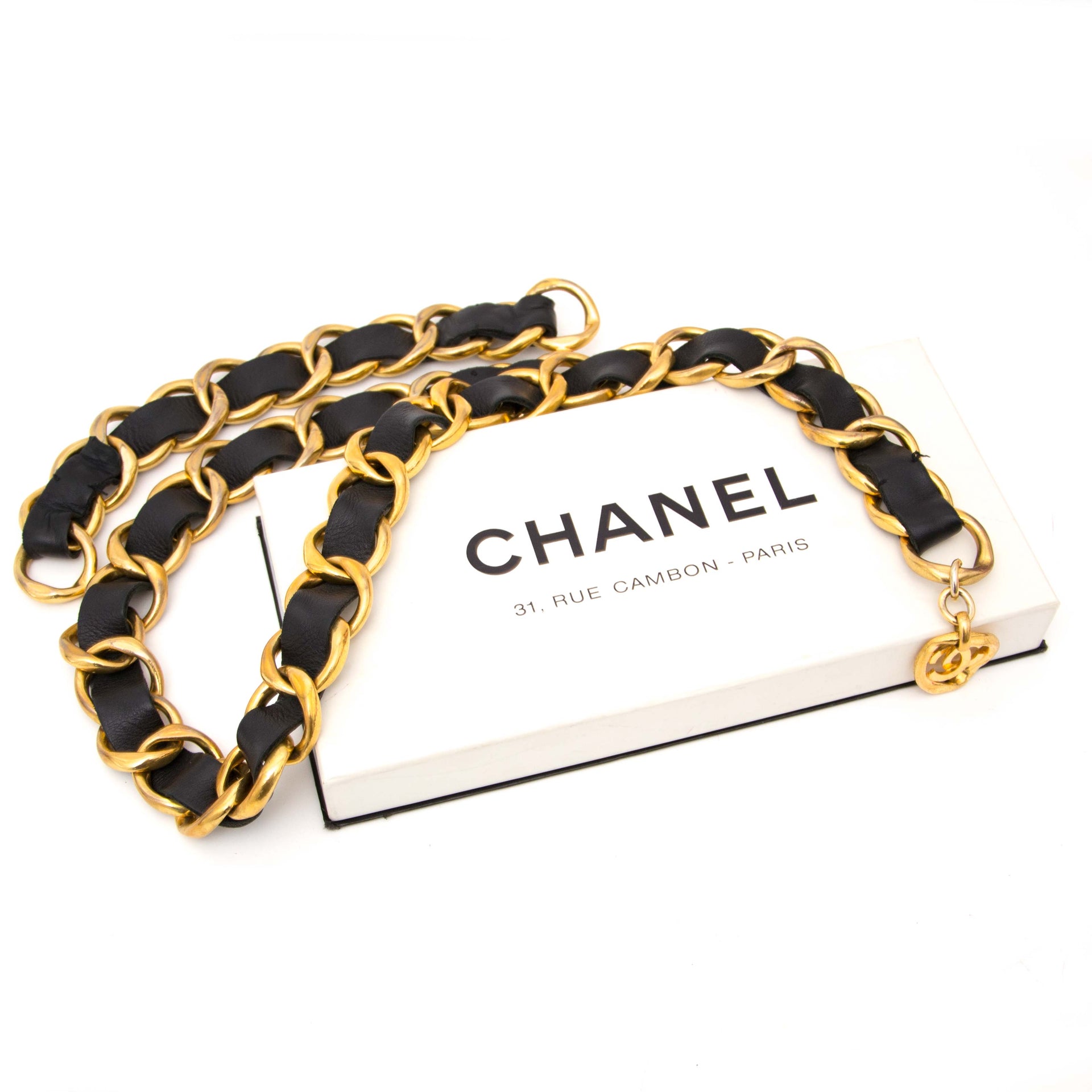 achter en ligne chez labellov.com ceinture de chanel en cuir pour le meilleur prix.