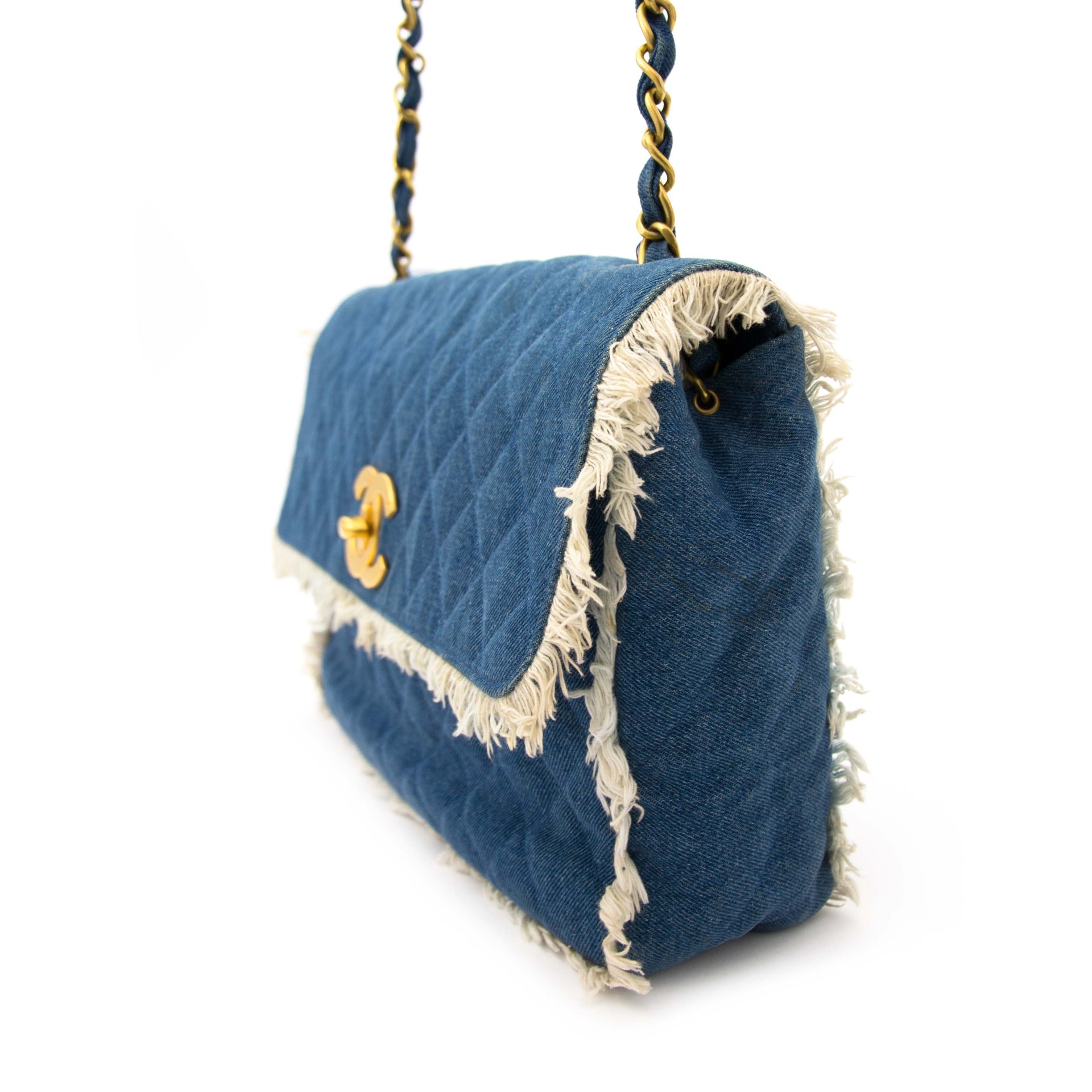 Acheter secur en ligne votre Chanel 1990s Quilted Blue Denim Fringe Edge Flap Bag