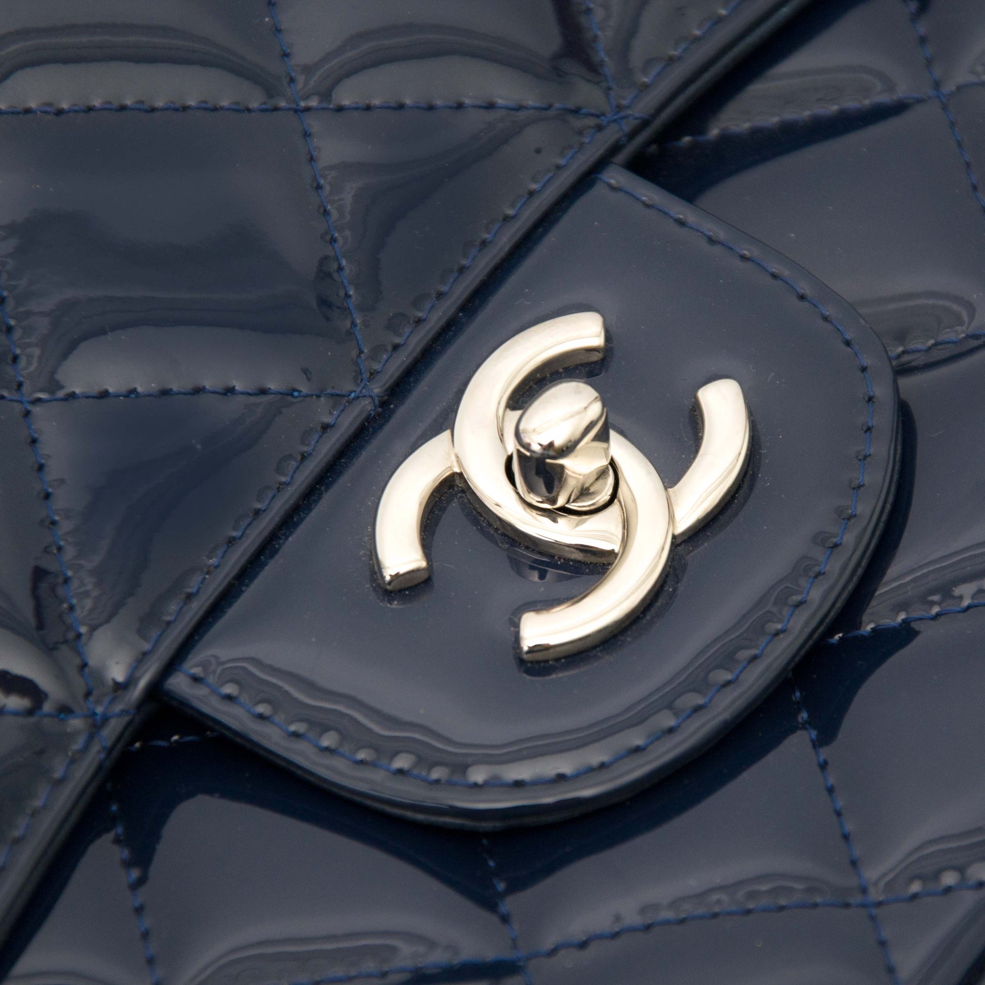 Chanel Maxi single flap bag patent