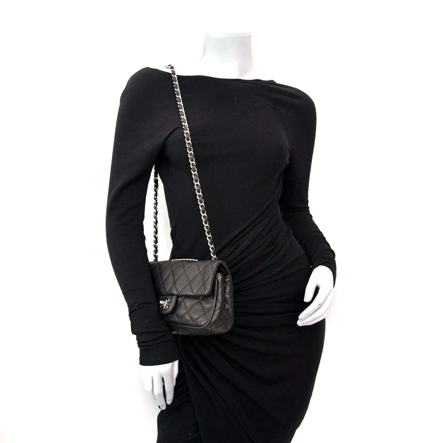 Buy and sell your preloved designer bags for the best rates online at Labellov luxury