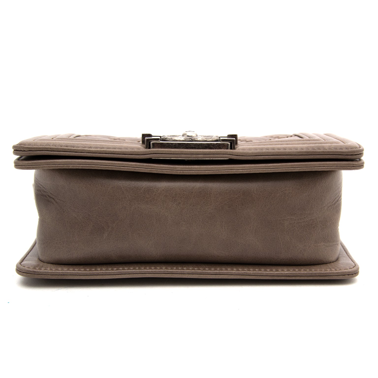koop veilig online tweedehands chanel taupe small flapbag aan de beste prijs