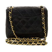 Koop en verkoop uw authentieke Chanel Black Mini Square Classic Flap Bag GHW aan de beste prijs