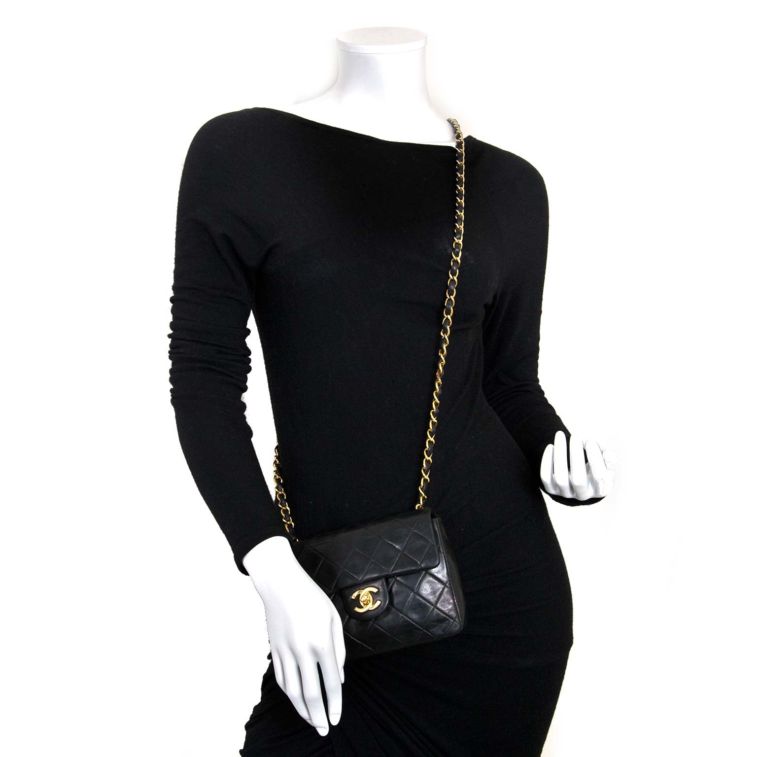100% authentic Chanel Black Mini Square Classic Flap Bag GHW for the best price at Labellov