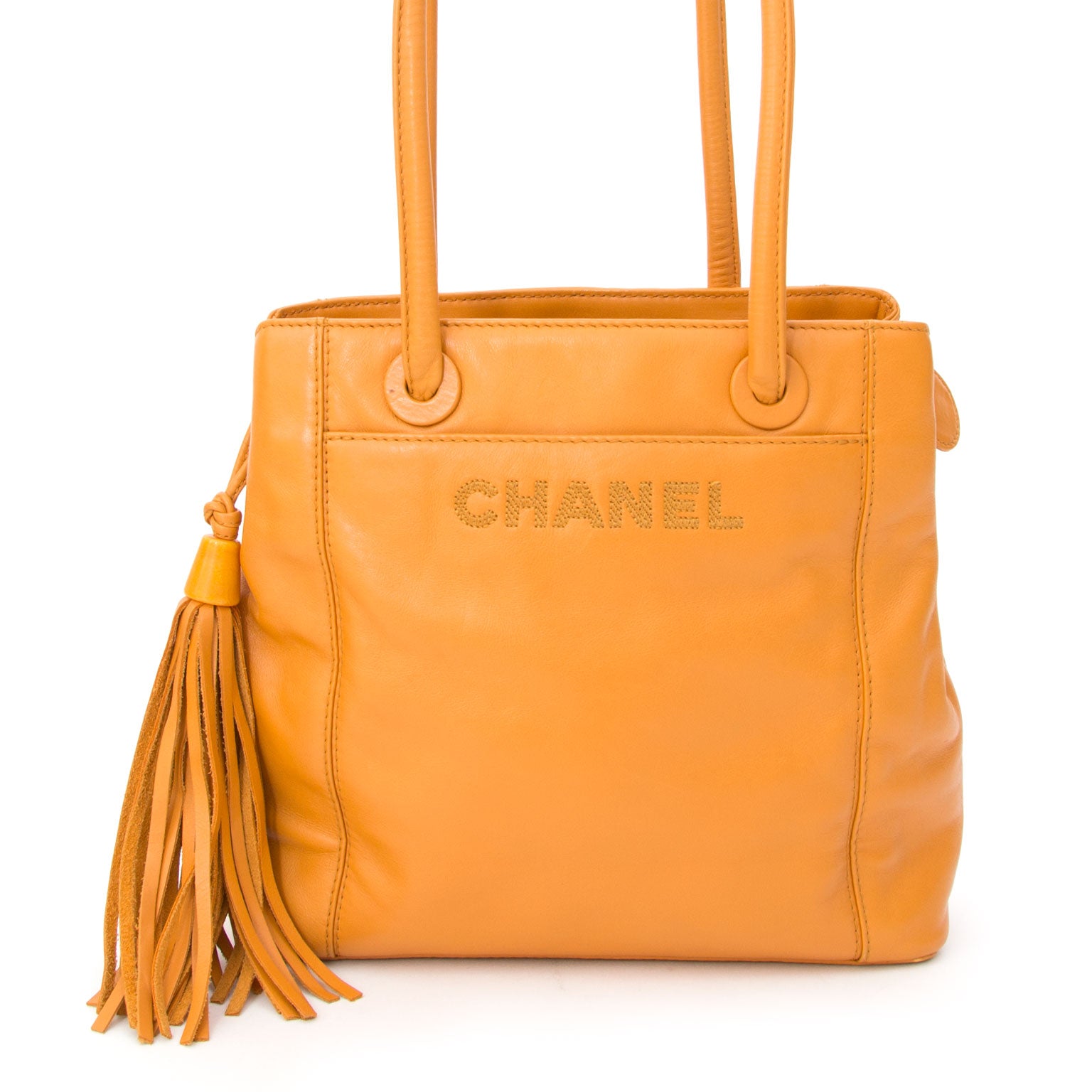 Chanel Tassel Handbag Orange. Shop vintage Chanel handbags at the right price at LabelLOV.