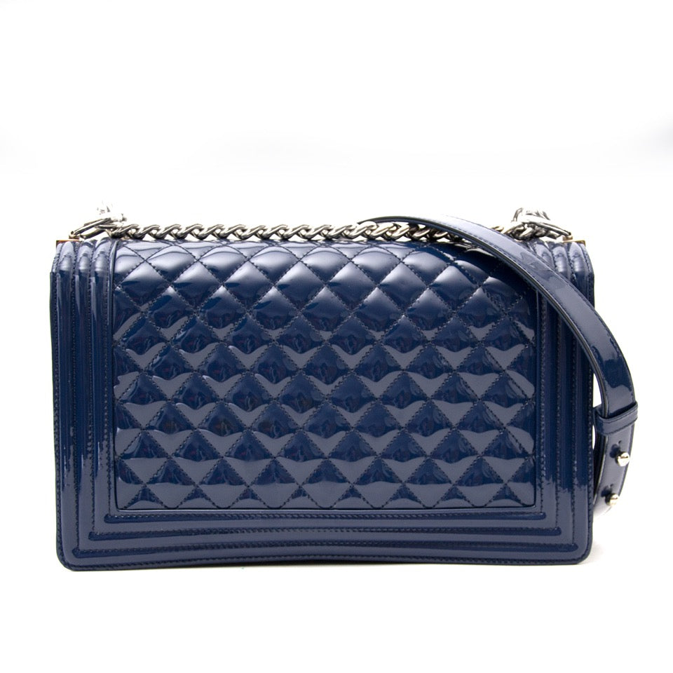 Chanel bleu boy sur www.labellov.com au meilleur prix!