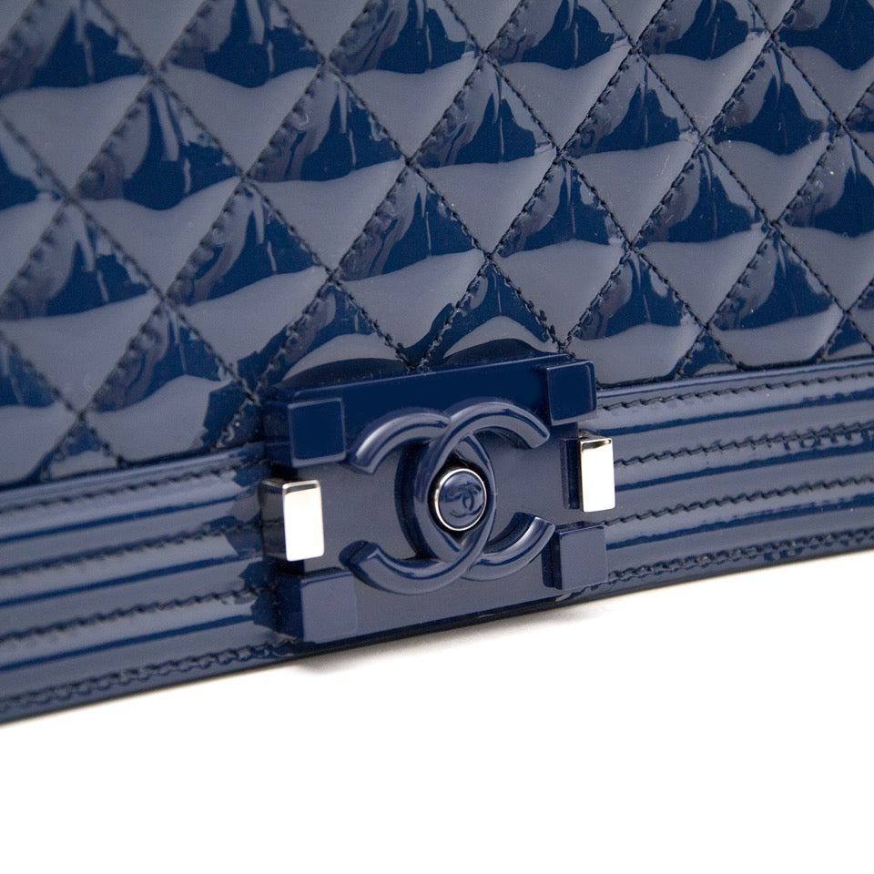 Acheter de vraie Chanel bleu boy bag sans risque sur www.labellov.com