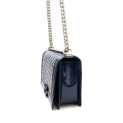 Echte Chanel blue patent leather boy bag nu te koop op www.labellov.com