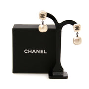 authentieke chanel cc parel oorbellen nu online bij labellov vintage mode webshop