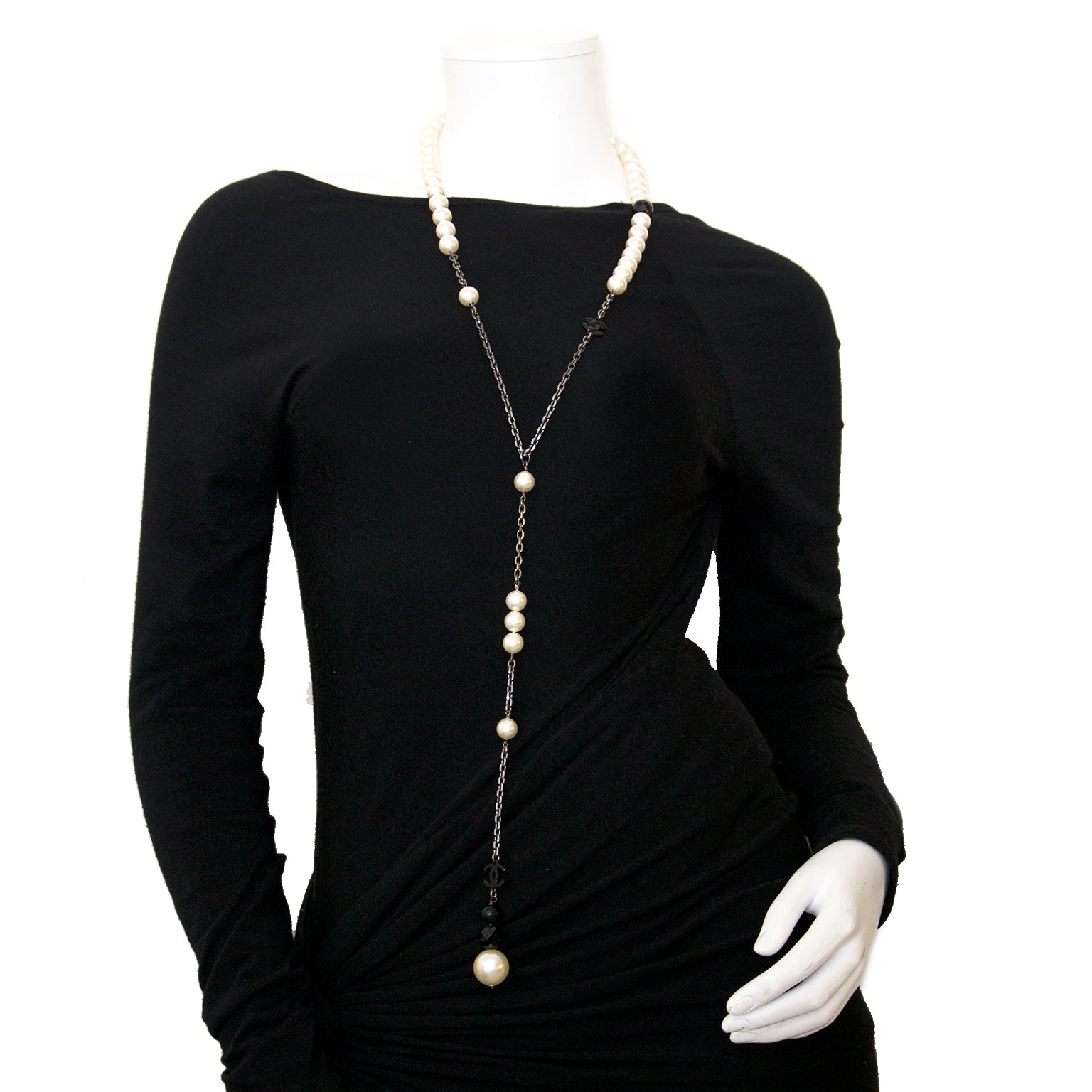 safe online shopping at labellov vintage fashion webshop belgium with chanel faux pearl logo necklaces