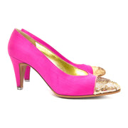 Authentieke Chanel rose hakken met gouden glitters juiste prijs bij LabelLOV vintage webshop. Chanel pink pumps with golden sequins. Veilig online winkelen. Luxe, vintage, mode. Antwerpen, België.