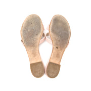 Now online shopping and ready for worldwide shipping in Belgium: Chanel Leather Sandals Pink.
