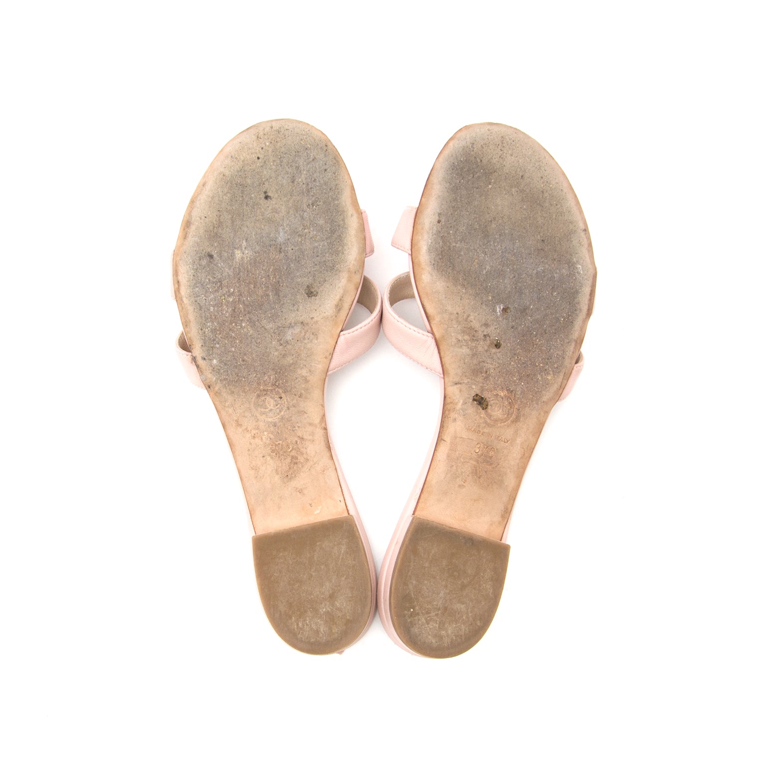 Now online shopping and ready for worldwide shipping in Belgium: Chanel Leather Sandals Pink.