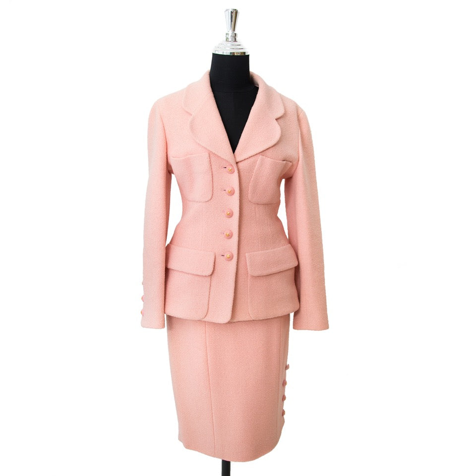 Chanel Pink Bouclé Tailleur Set te koop aan de beste prijs