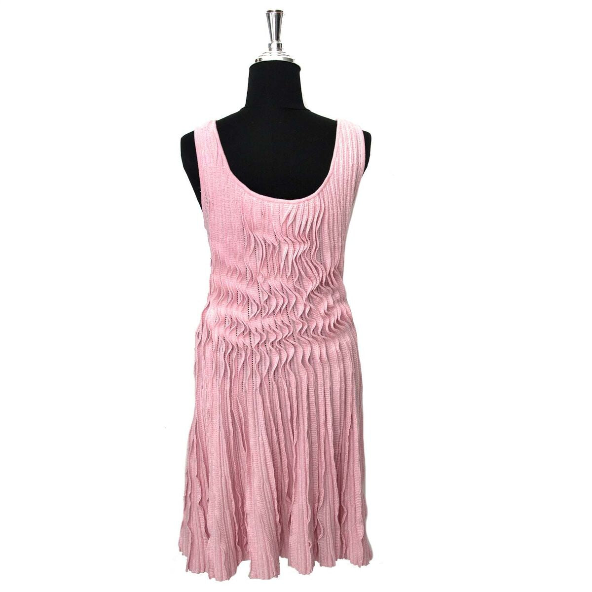 Buy an authentic secondhand Chanel Soft Pink Woolen Dress at the right price at LabelLOV vintage webshop. Safe and secure online shopping.