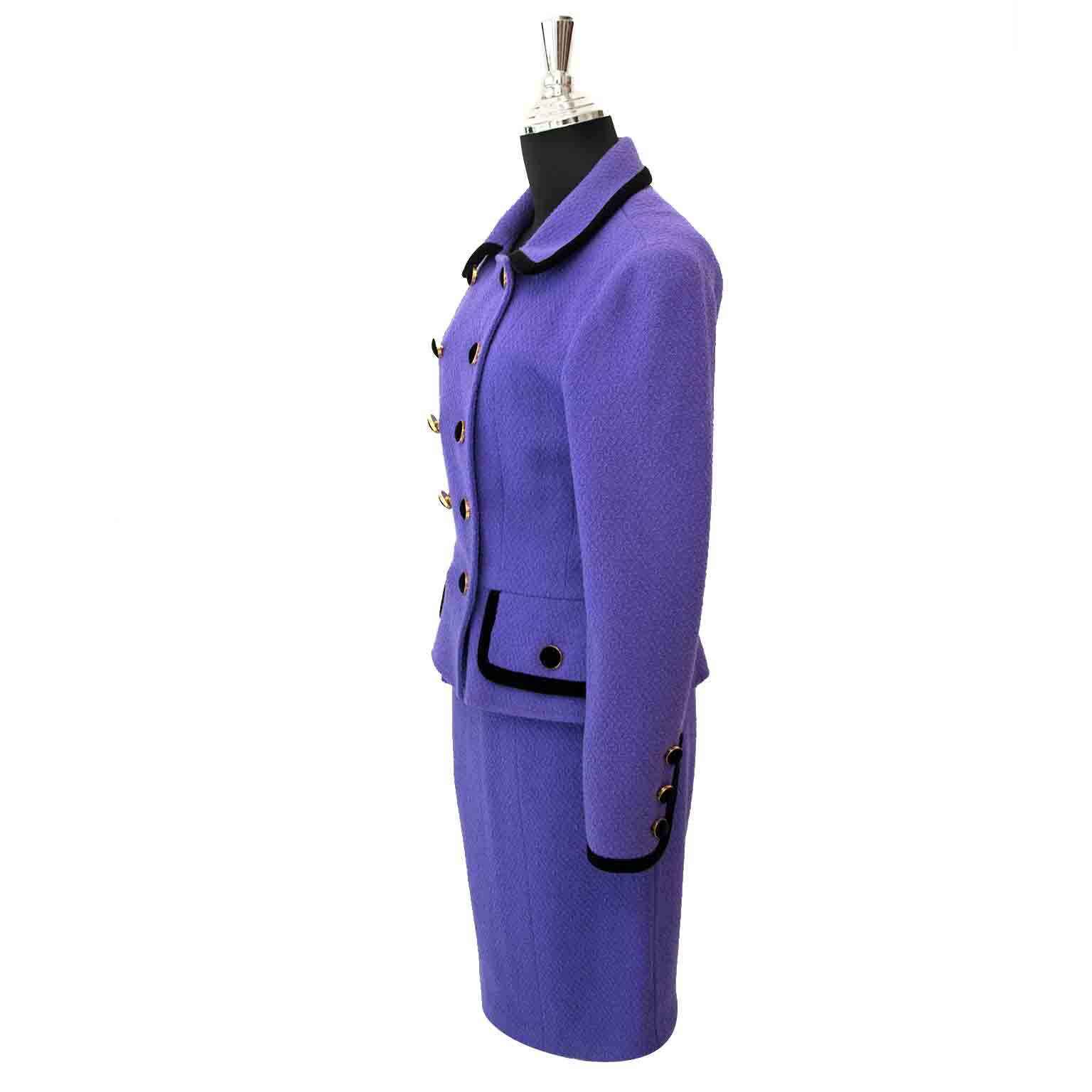 Achetez Chanel Purple Tailleur Set en ligne chez Labellov.com