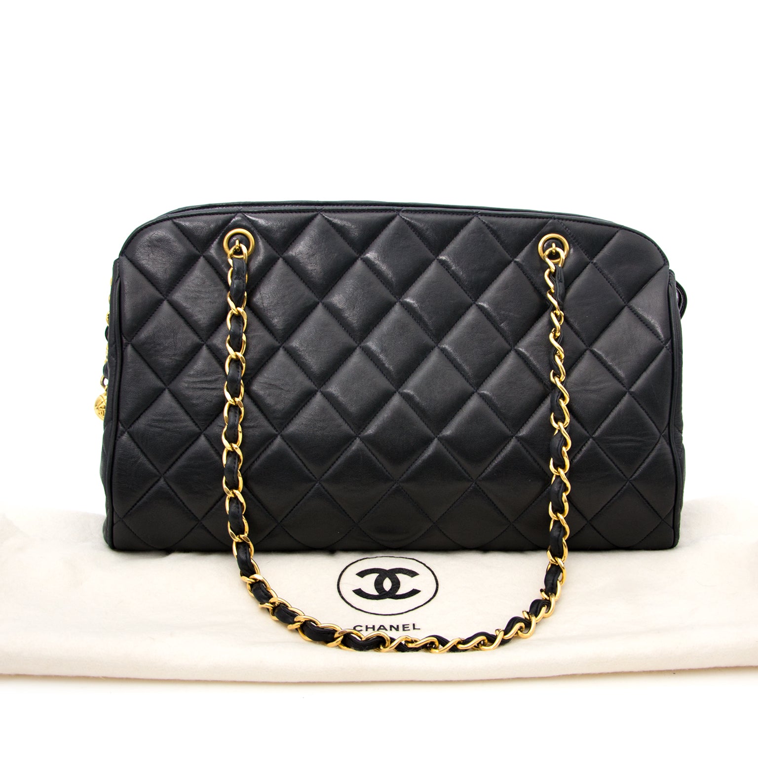 Acheter chanel quilted sac a epole en cuir chez labellov.com pour le meilleur prix.