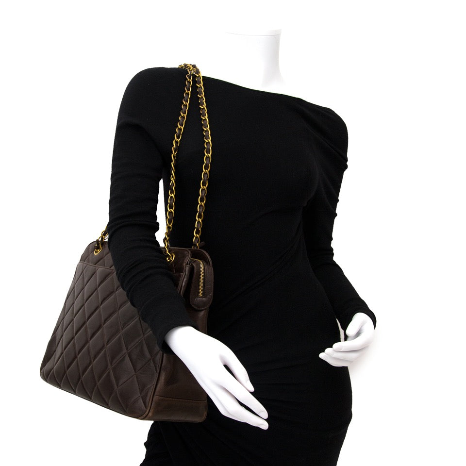 Op zoek naar een tweedehands Chanel? Surf naar online shop www.labellov.com