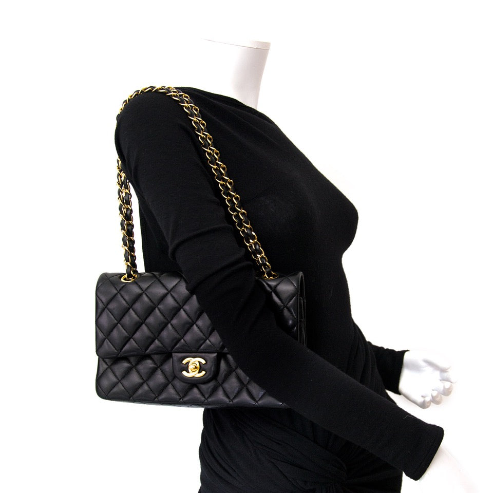 shop safe online at the best price secondhand Chanel Medium Lambskin Classic Flap Bag GHW