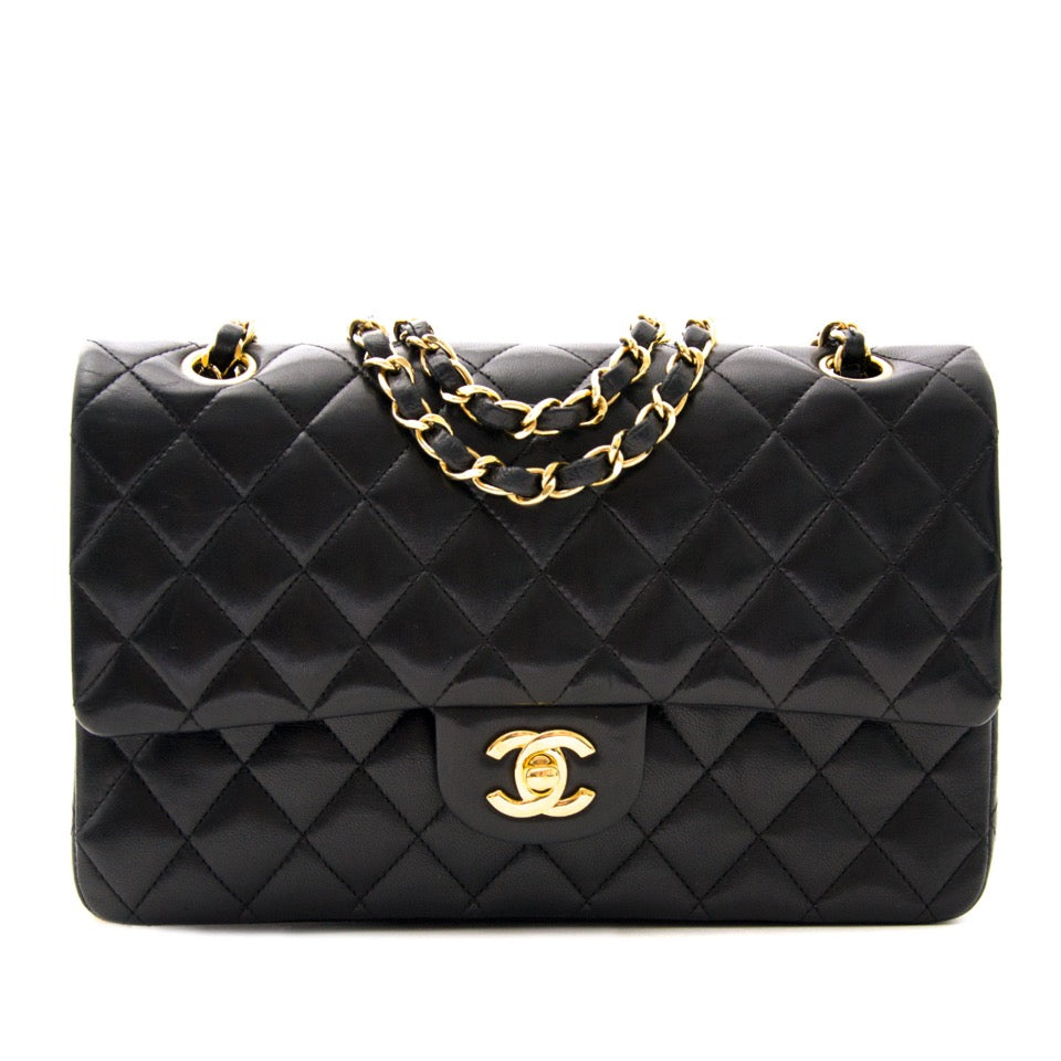 koop veilig online aan de beste prijs Chanel Medium Lambskin Classic Flap Bag GHW