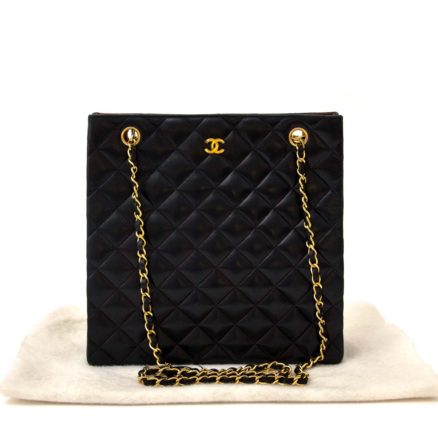 koop online aan de beste prijs tweedehands Chanel Vintage Classic Shoulder Bag