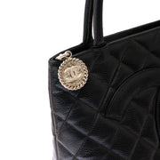 Chanel Black Quilted Caviar Lambskin Leather CC Bag Buy authentic designer Chanel secondhand bags at Labellov at the best price. Safe and secure shopping. Koop tweedehands authentieke Chanel tassen bij designer webwinkel labellov.