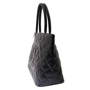 Chanel Black Quilted Caviar Lambskin Leather CC Bag Buy authentic designer Chanel secondhand bags at Labellov at the best price. Safe and secure shopping. Koop tweedehands authentieke Chanel tassen bij designer webwinkel labellov.