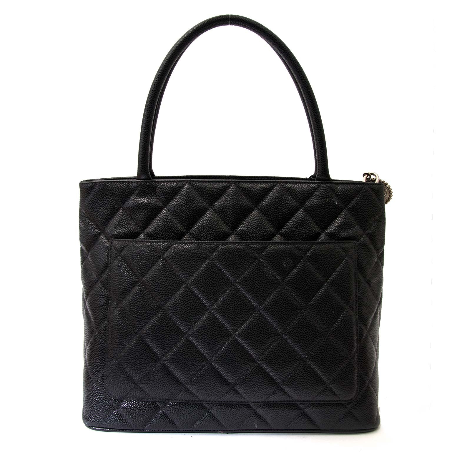 Chanel Black Quilted Caviar Lambskin Leather CC Bag Buy authentic designer Chanel secondhand bags at Labellov at the best price. Safe and secure shopping. Koop tweedehands authentieke Chanel tassen bij designer webwinkel labellov.