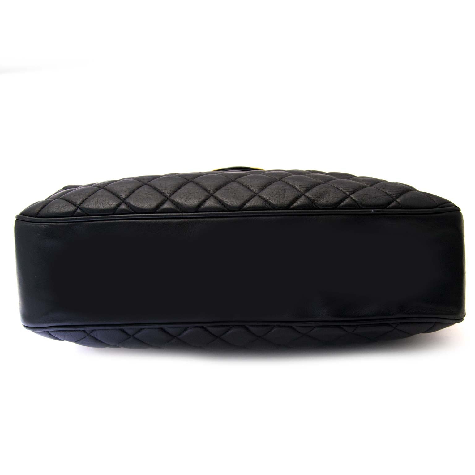 koop veilig online tegen de beste prijs Chanel Black Vintage Triangle Flap Bag