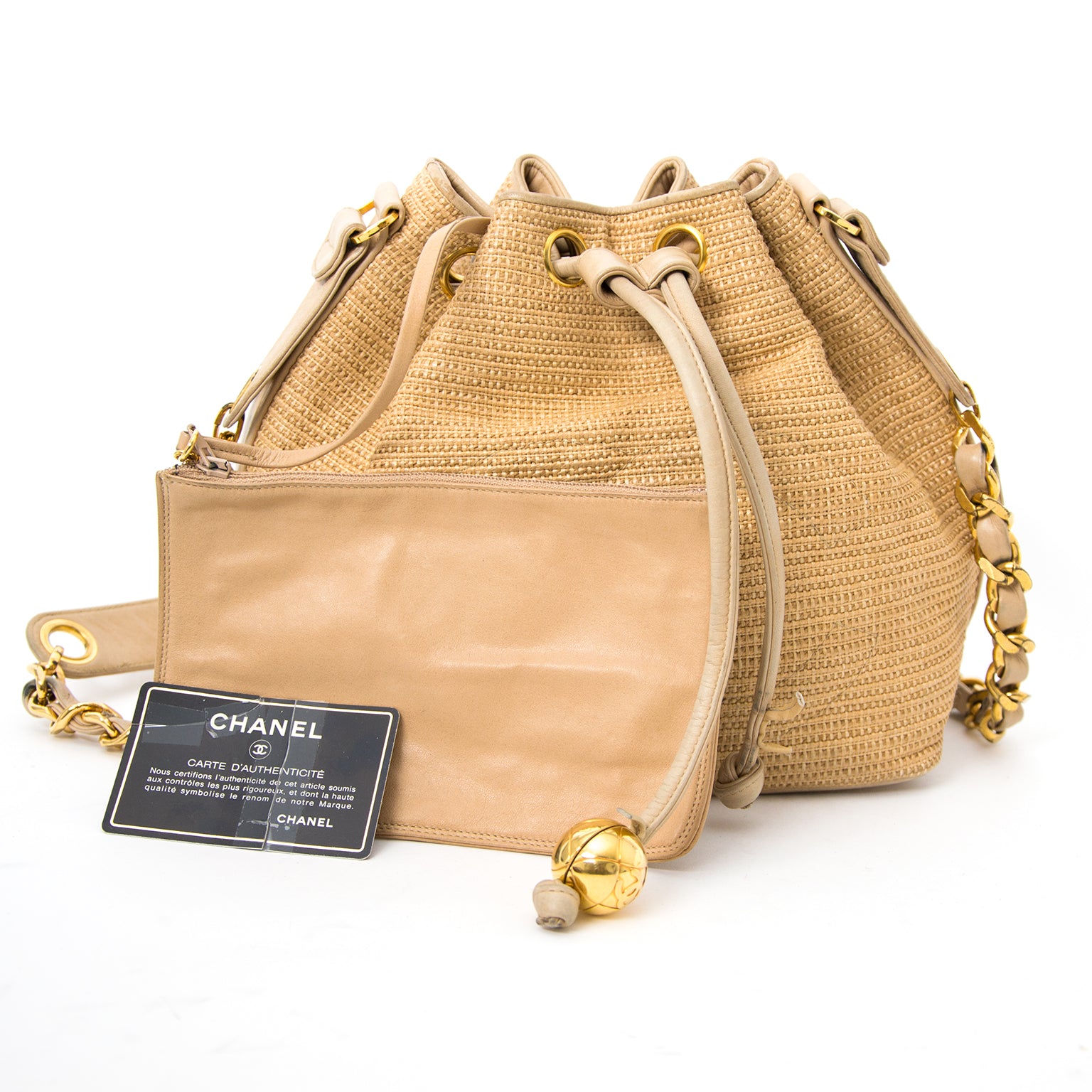 koop veilig online of in shop jou tweedehands Chanel Vintage beige schoudertas aan de beste prijs 100% authentiek