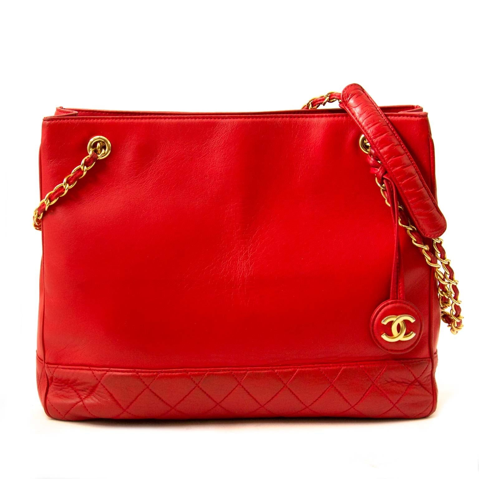 Buy authentic Chanel bags at labellov vintage fashion webshop