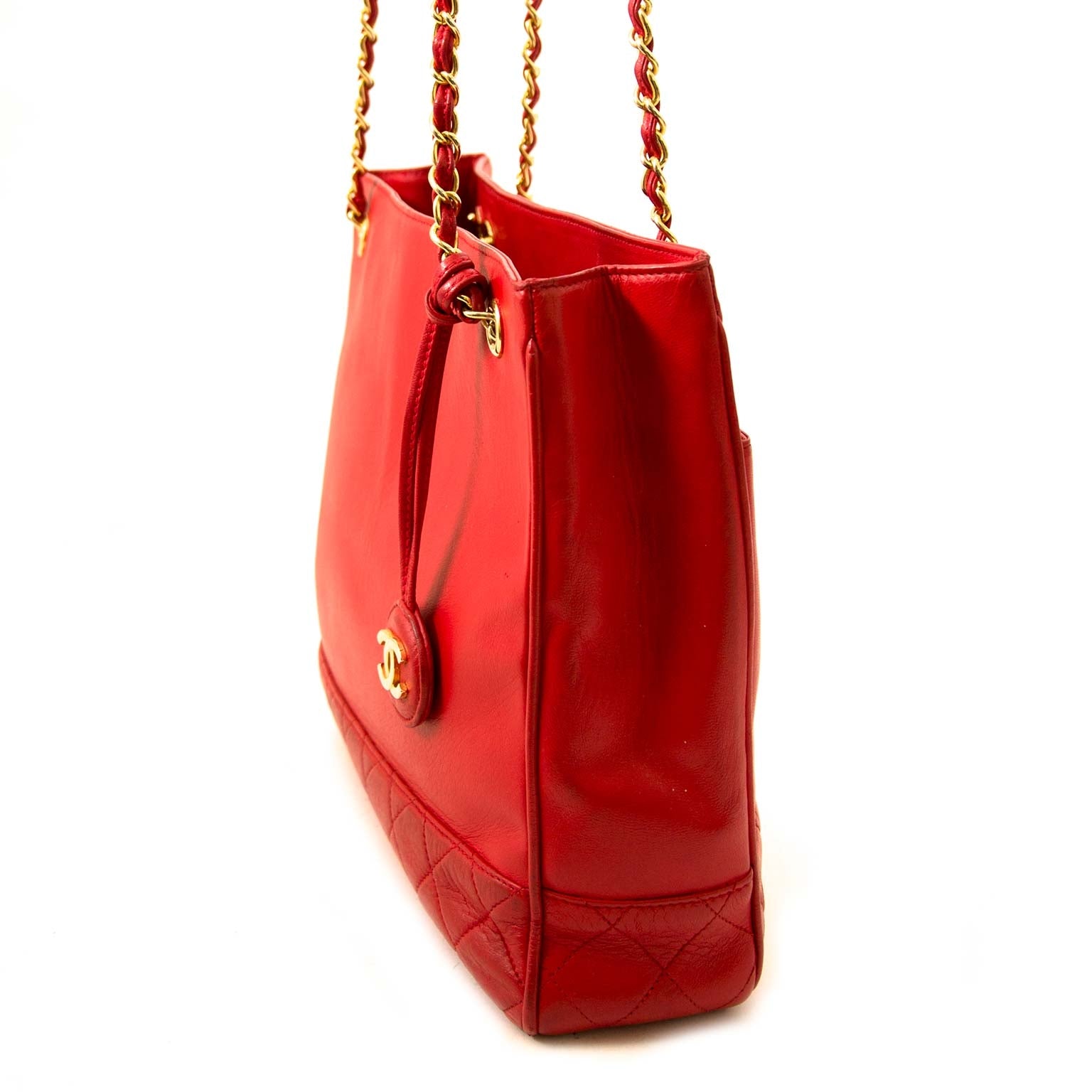 Safe online shopping at Labellov vintage fashion webshop with chanel bags