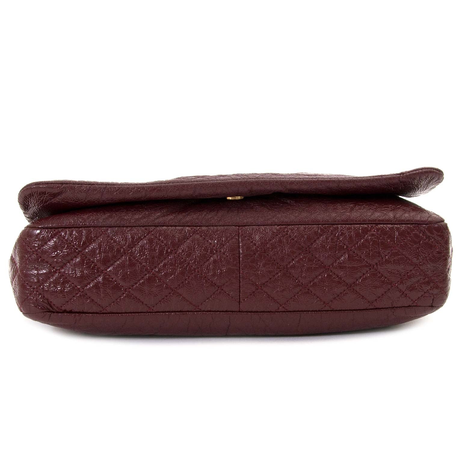 Sac à rabat Chanel Rock en vinyle bordeaux