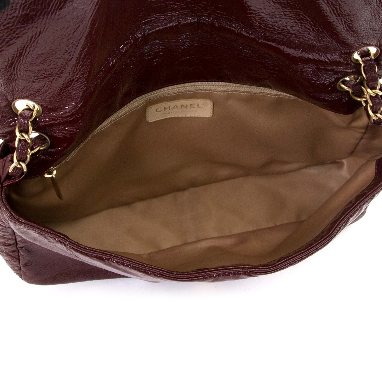 Sac à rabat Chanel Rock en vinyle bordeaux