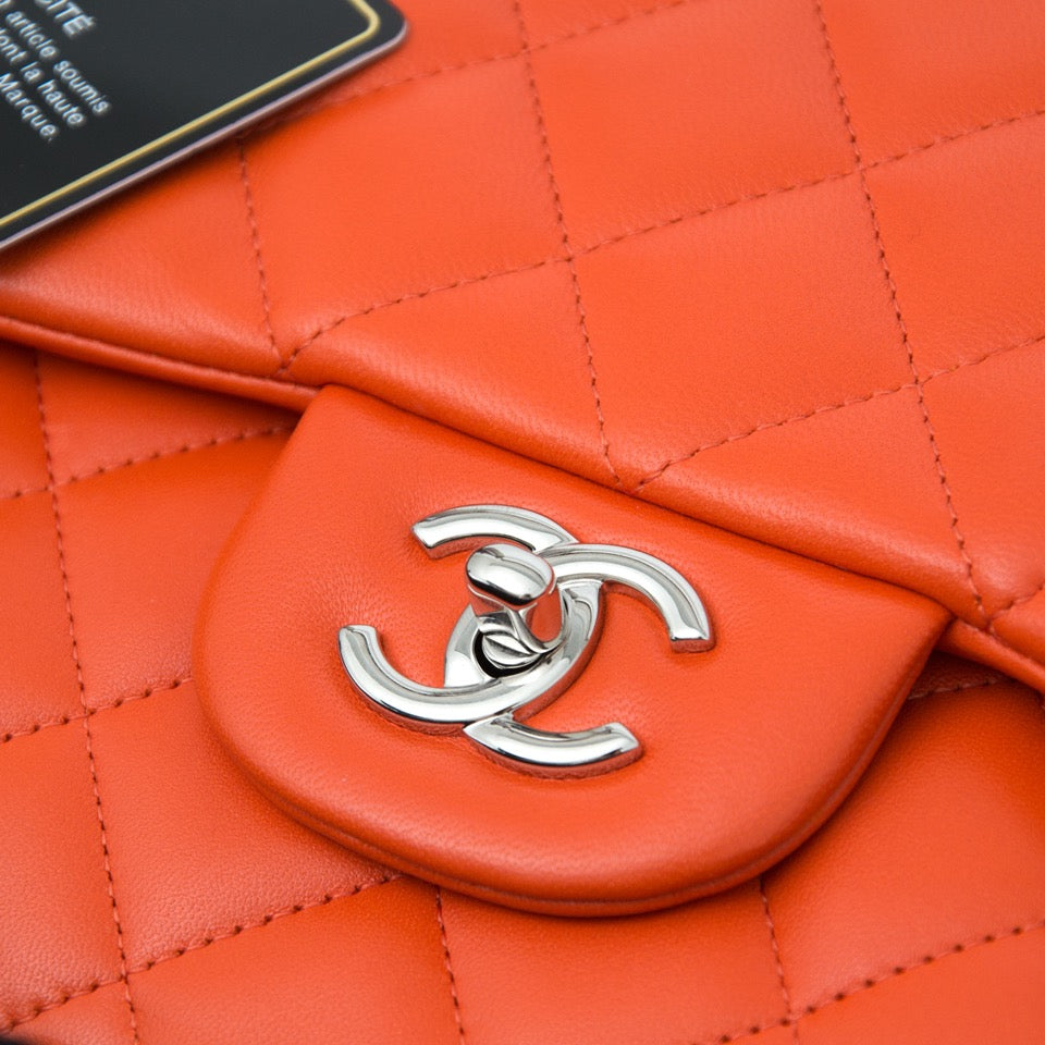 Brand New Chanel Orange Red Jumbo Double Flap Bag aan de beste prijs bij Labellov