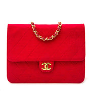 Chanel Red Jersey Quilted Shoulder Bag Buy authentic designer Chanel secondhand bags at Labellov at the best price. Safe and secure shopping. Koop tweedehands authentieke Chanel tassen bij designer webwinkel labellov.
