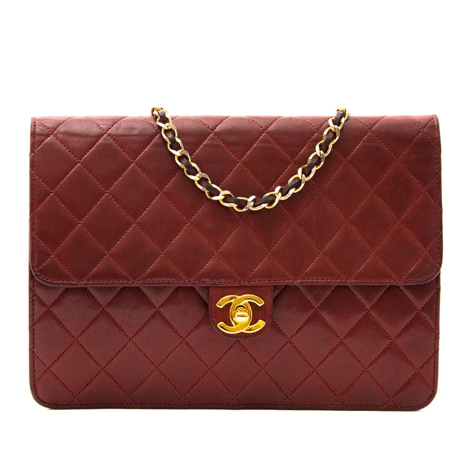 Op zoek naar een Chanel Burgundy Flap Bag? Wij kopen en verkopen aan de beste prijs.
