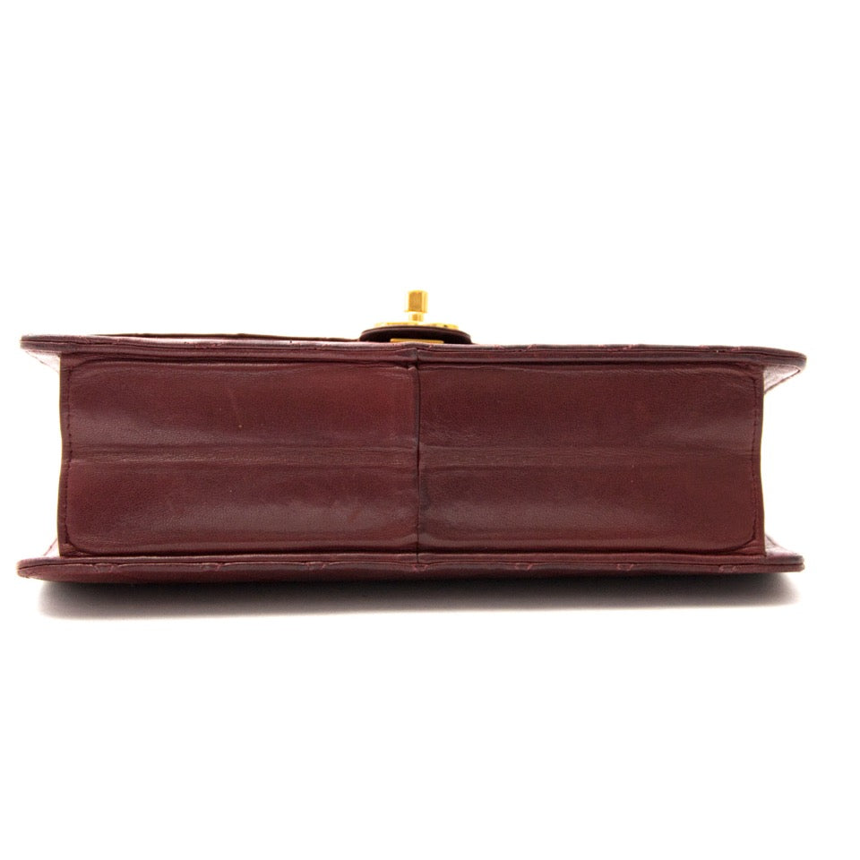 Wij kopen en verkopen uw Chanel Burgundy Flap Bag aan de beste prijs online