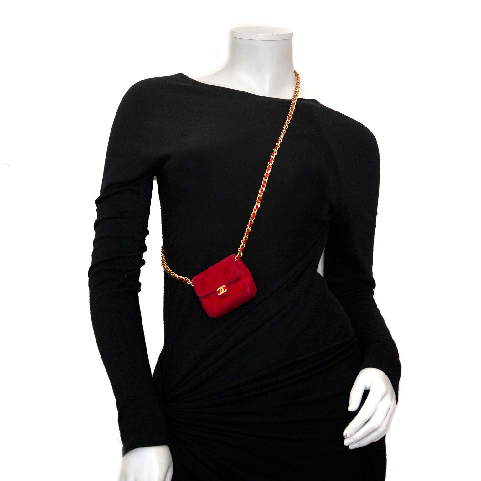 rare vintage chanel micro mini rood velvet tasje nu te koop bij labellov vintage mode webshop belgië