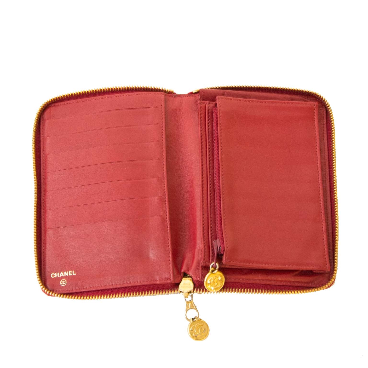 Chanel red caviar leather zip around wallet now for sale at labellov vintage fashion webshop belgium