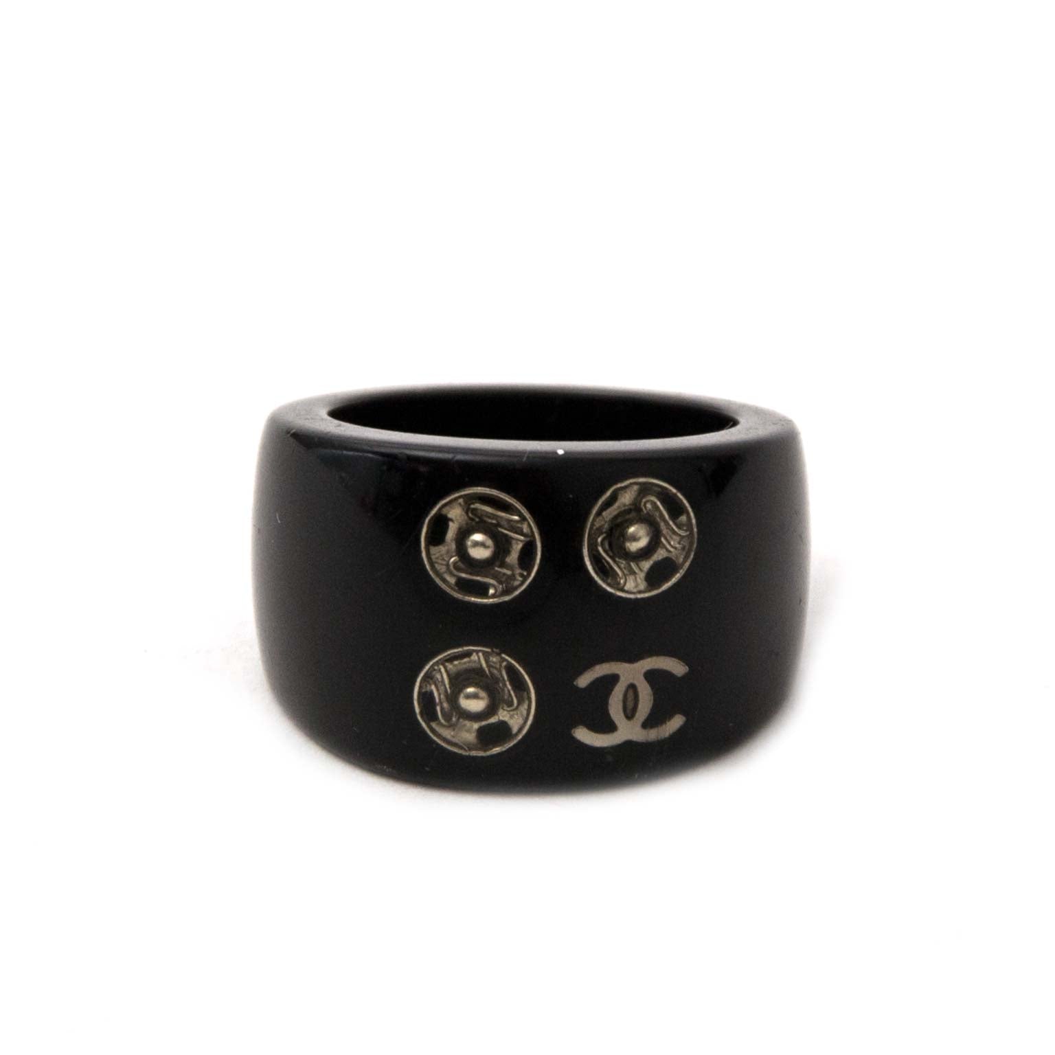 acheter en ligne chez labellov.com pour le meilleur prix chanel noir bague