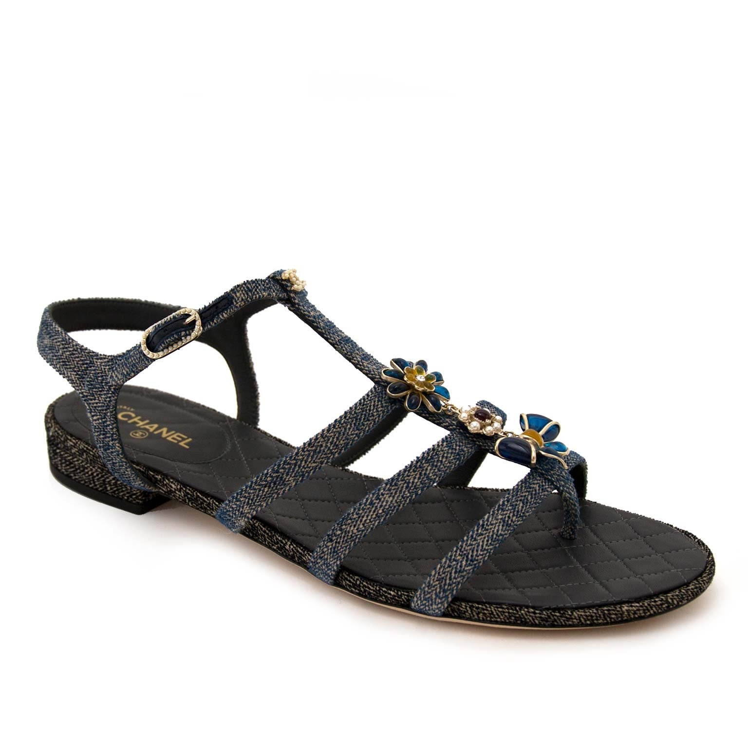 koop veilig onilne jou tweedehands Chanel Denim Embellished Sandals - Size 41